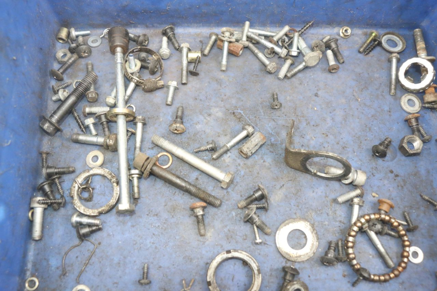photo de SACO DE PARAFUSOS E FERRAGENS PIAGGIO ZIP 2T 50 (2009 - 2019) - Detalhe da peça