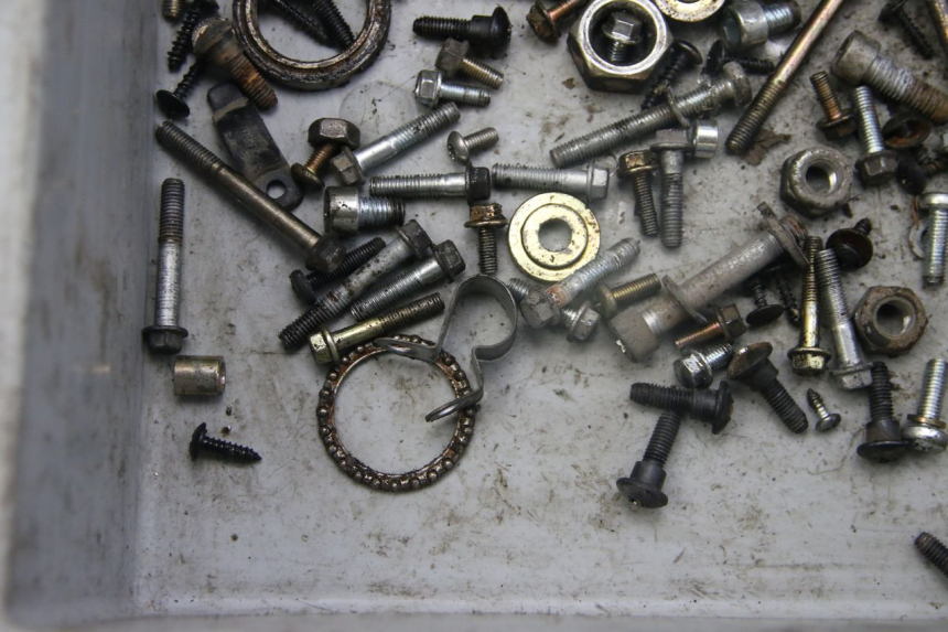 photo de SACO DE PARAFUSOS E FIXADORES PIAGGIO ZIP 4T 50 (2018 - 2020) - Detalhe da peça