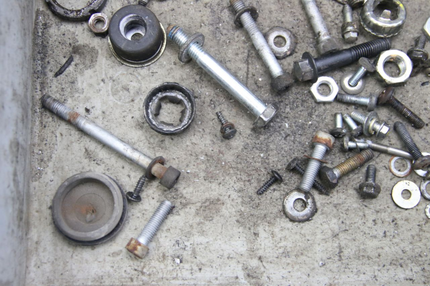 photo de SACO DE PARAFUSOS E FIXADORES PIAGGIO ZIP 4T 50 (2018 - 2020) - Detalhe da peça