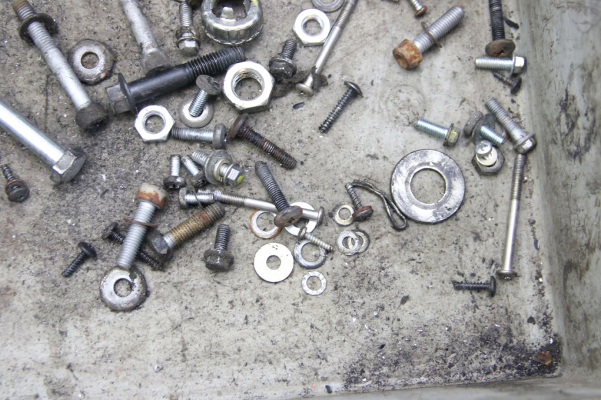 photo de SACO DE PARAFUSOS E FIXADORES PIAGGIO ZIP 4T 50 (2018 - 2020) - Zoom do estado de desgaste