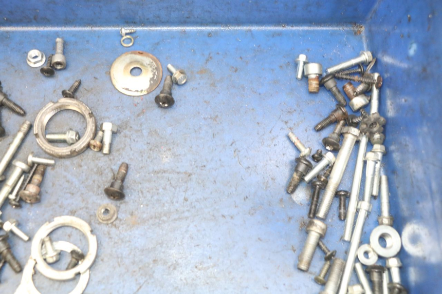 photo de SACO DE PARAFUSOS E FIXADORES PIAGGIO ZIP 4T 50 (2018 - 2020) - Outro ângulo de visão