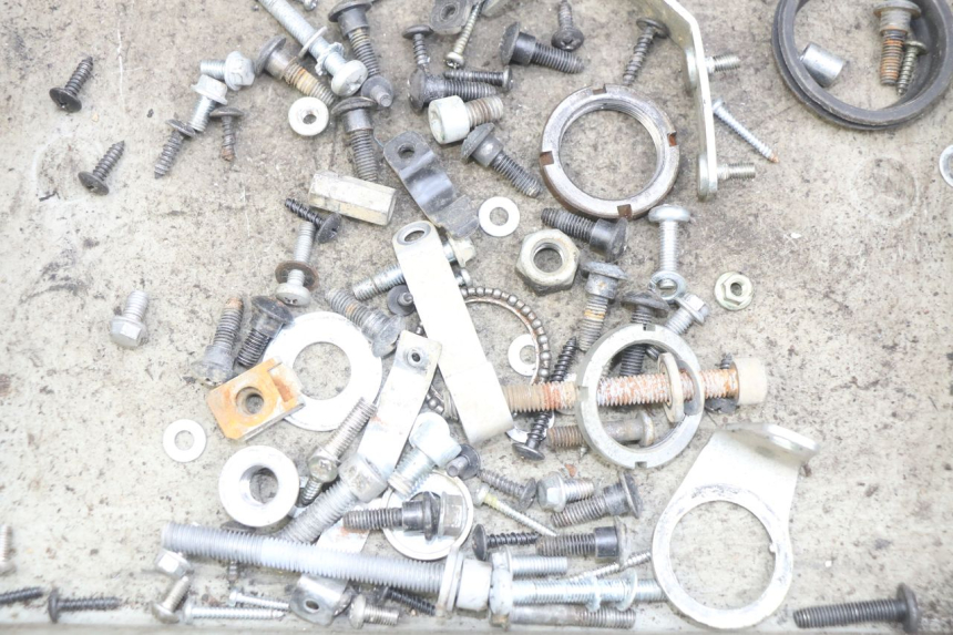 photo de SACO DE PARAFUSOS E FIXADORES PIAGGIO ZIP 4T 50 (2018 - 2020) - Detalhe da peça