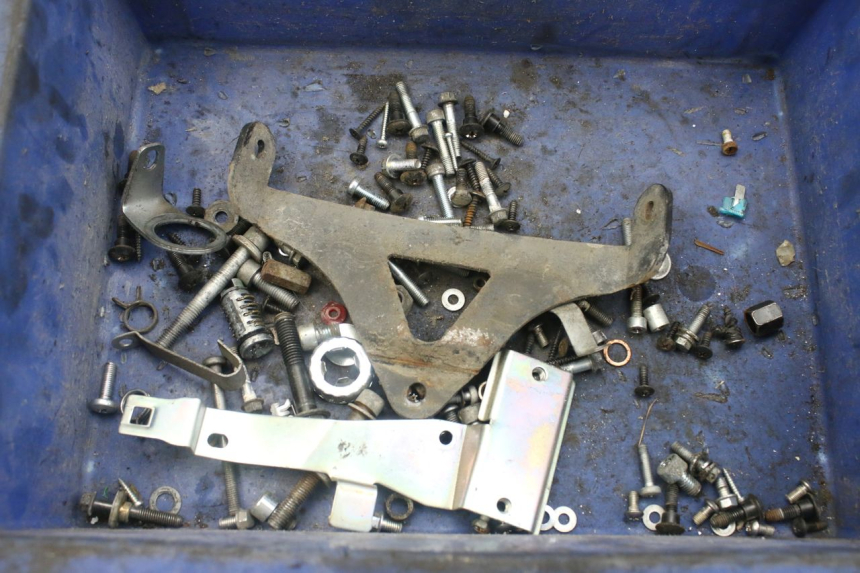 photo de SACO DE PARAFUSOS E FIXADORES PIAGGIO ZIP 4T 50 (2018 - 2020) - Vista principal