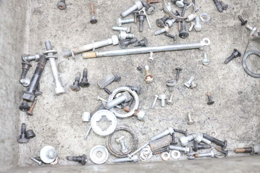 photo de SACO DE PARAFUSOS E FIXADORES PIAGGIO ZIP 4T 50 (2018 - 2020) - Detalhe da peça