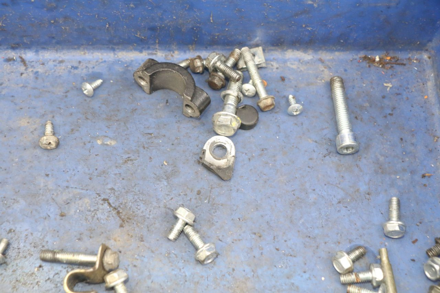 photo de SACO DE PARAFUSOS E FIXADORES UNIVERSAL BIKE ZN50QT-11B 50 (2018 - 2021) - Outro ângulo de visão