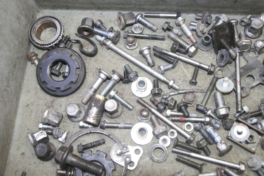 photo de SACO DE PARAFUSOS E FERRAGENS KAWASAKI ZR 7 750 (1999 - 2004) - Detalhe da peça