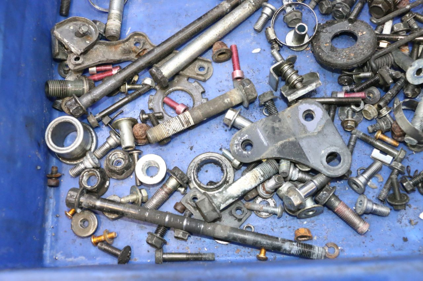 photo de SACO DE PARAFUSOS E FERRAGENS KAWASAKI ZX-6R ZX6R 600 (1995 - 1997) - Zoom do estado de desgaste