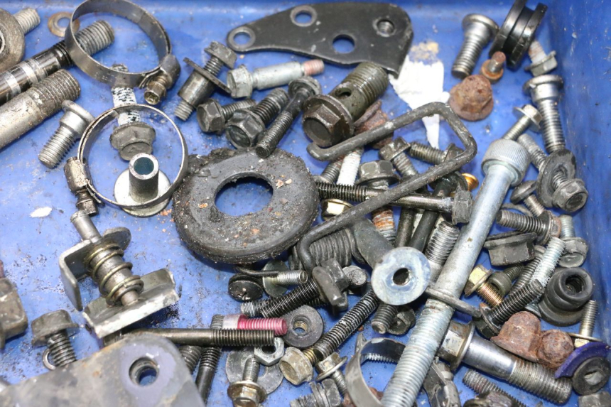 photo de SACO DE PARAFUSOS E FERRAGENS KAWASAKI ZX-6R ZX6R 600 (1995 - 1997) - Pontos de fixação
