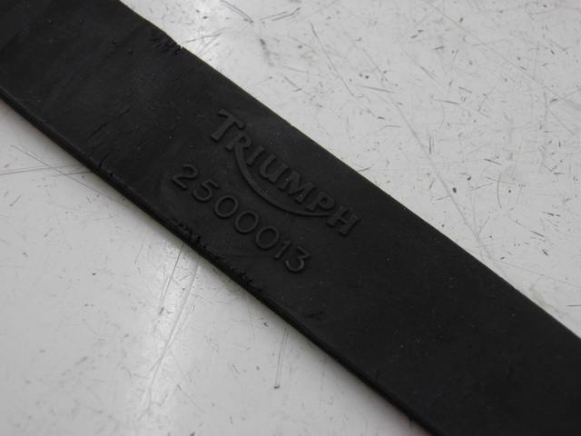 photo de CORREIA DE BATERIA TRIUMPH TROPHY 1200 (1996 - 2003) - Zoom do estado de desgaste