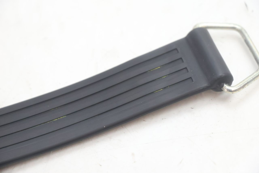 photo de ALÇA PARA KIT DE FERRAMENTAS PIAGGIO MP3 HPE 530 (2022 - 2026) - Detalhe da peça