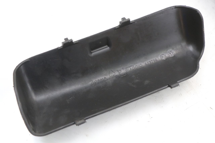 photo de ALÇA PARA KIT DE FERRAMENTAS PIAGGIO MP3 LT 400 (2007 - 2012) - Zoom do estado de desgaste