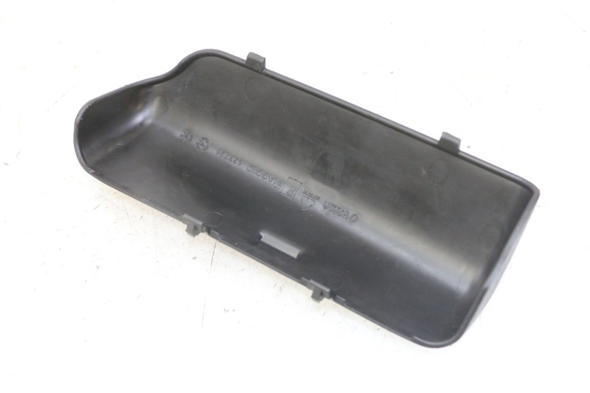 photo de ALÇA PARA KIT DE FERRAMENTAS PIAGGIO MP3 LT 300 (2010 - 2016) - Zoom do estado de desgaste