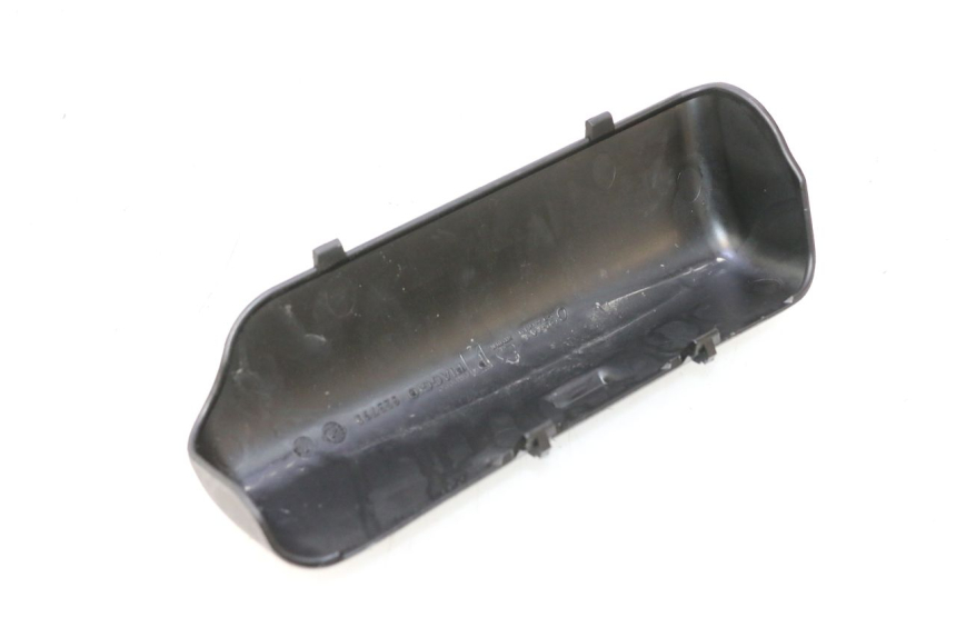 photo de ALÇA PARA KIT DE FERRAMENTAS PIAGGIO MP3 LT 400 (2007 - 2012) - Outro ângulo de visão