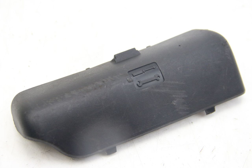 photo de ALÇA PARA KIT DE FERRAMENTAS PIAGGIO MP3 125 (2006 - 2014) - Detalhe da peça