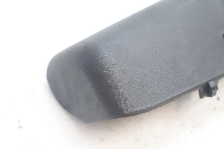 photo de ALÇA PARA KIT DE FERRAMENTAS PIAGGIO MP3 500 (2011 - 2015) - Zoom do estado de desgaste