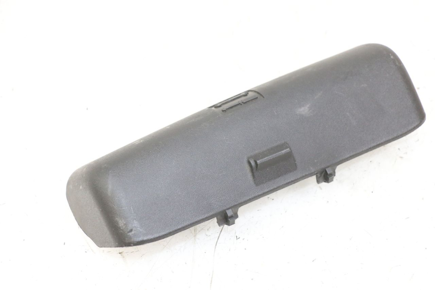 photo de ALÇA PARA KIT DE FERRAMENTAS PIAGGIO MP3 LT 400 (2007 - 2012) - Zoom do estado de desgaste