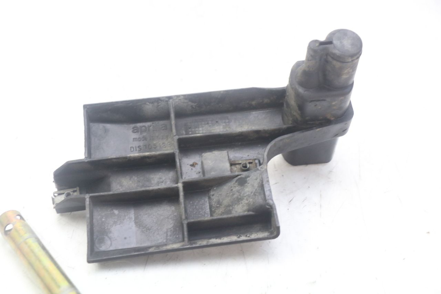 photo de ALÇA PARA KIT DE FERRAMENTAS APRILIA SCARABEO 100 (2003 - 2012) - Zoom do estado de desgaste