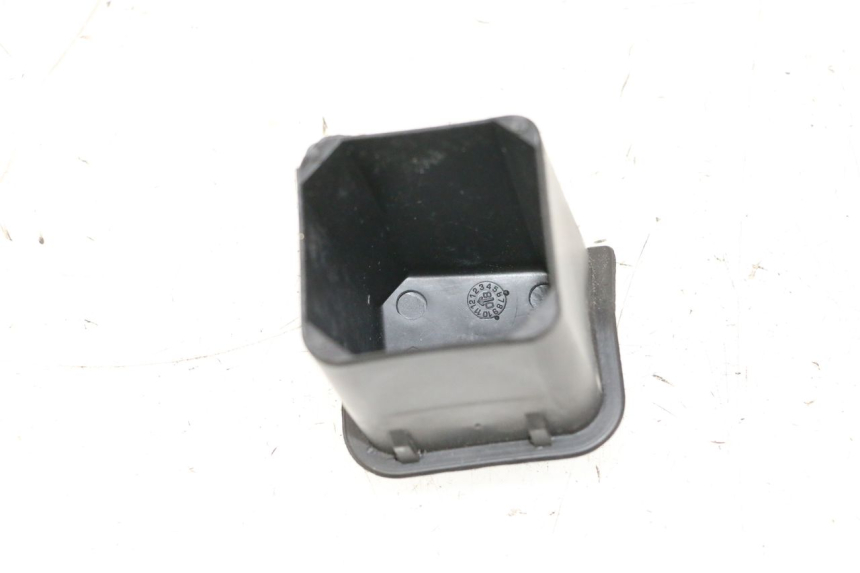 photo de ALÇA PARA KIT DE FERRAMENTAS PIAGGIO VESPA GTS SUPER IE 125 (2009 - 2016) - Zoom do estado de desgaste