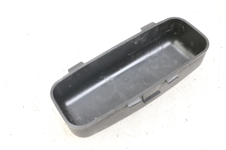 photo de ALÇA PARA KIT DE FERRAMENTAS PIAGGIO X8 125 (2004 - 2007) - Detalhe da peça