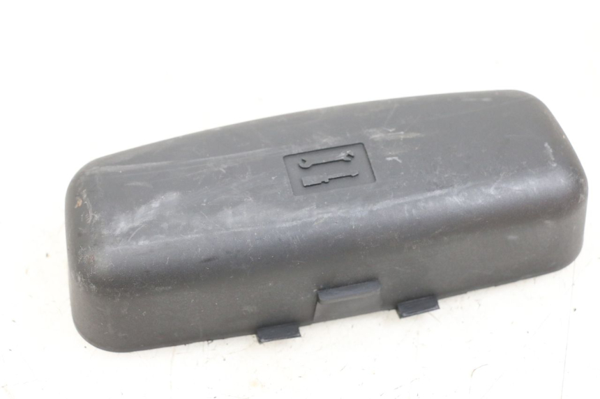 photo de ALÇA PARA KIT DE FERRAMENTAS PIAGGIO X8 125 (2004 - 2007) - Zoom do estado de desgaste