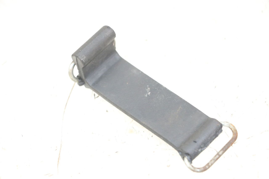 photo de ALÇA PARA KIT DE FERRAMENTAS YAMAHA YP MAJESTY 125 (2002 - 2006) - Detalhe da peça