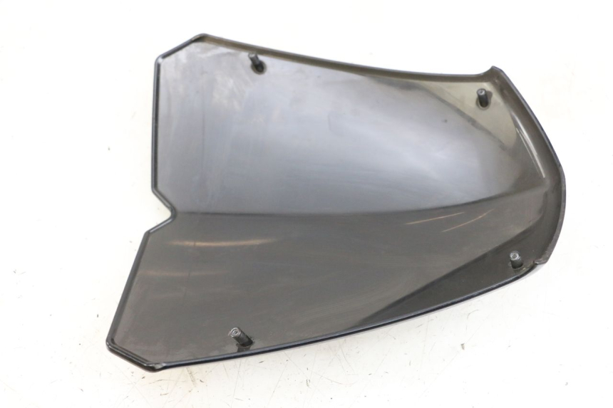 photo de PARABRISAS PEUGEOT KISBEE 4T 50 (2010 - 2017) - Zoom do estado de desgaste