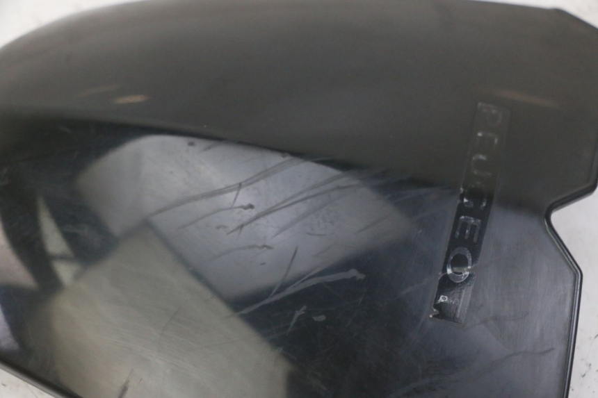 photo de PARABRISAS PEUGEOT KISBEE 4T 50 (2018 - 2022) - Zoom do estado de desgaste