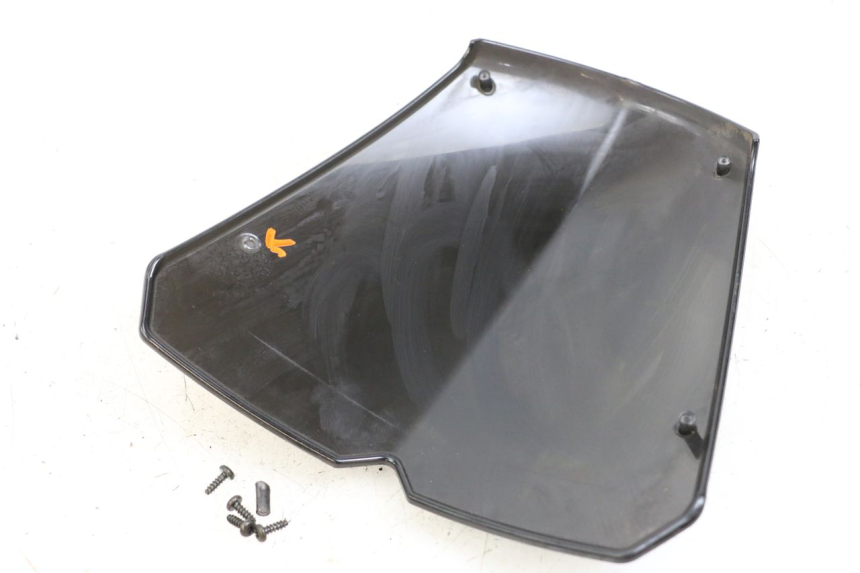 photo de PARABRISAS PEUGEOT STREETZONE 2T 50 (2014 - 2019) - Pontos de fixação
