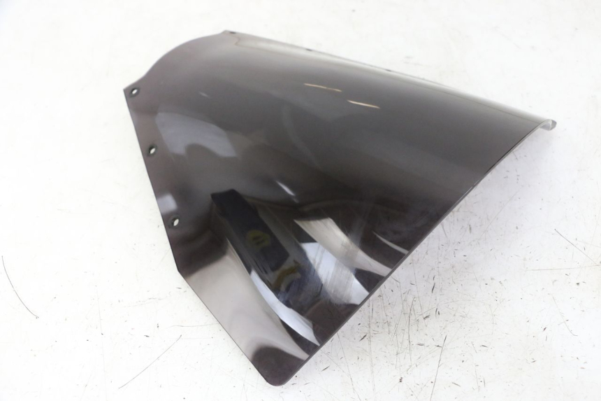 photo de PARABRISAS YAMAHA FZS FAZER 600 (2001 - 2003) - Detalhes característicos