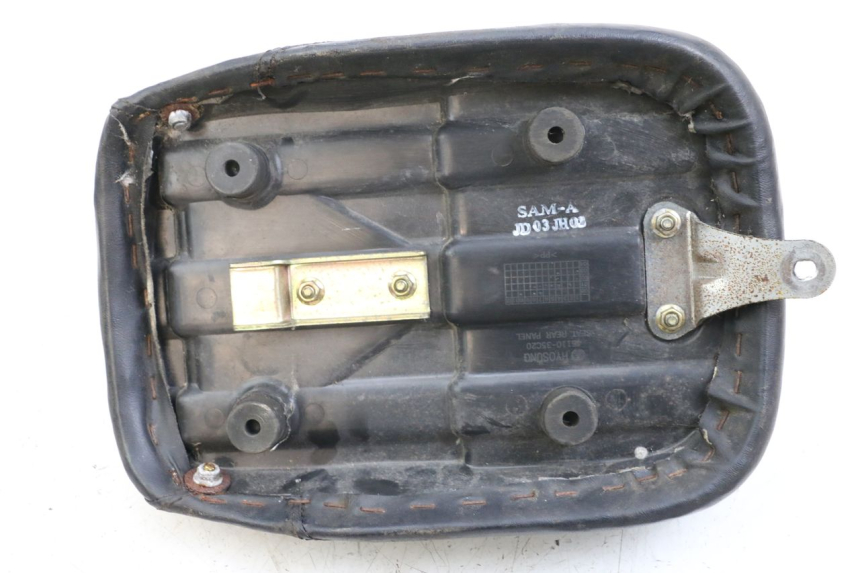 photo de BANCO TRASEIRO HYOSUNG GV AQUILA 125 (2000 - 2009) - Detalhe da peça