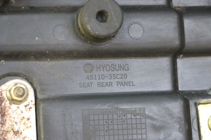 photo de BANCO TRASEIRO HYOSUNG GV AQUILA 125 (2000 - 2009) - Zoom do estado de desgaste