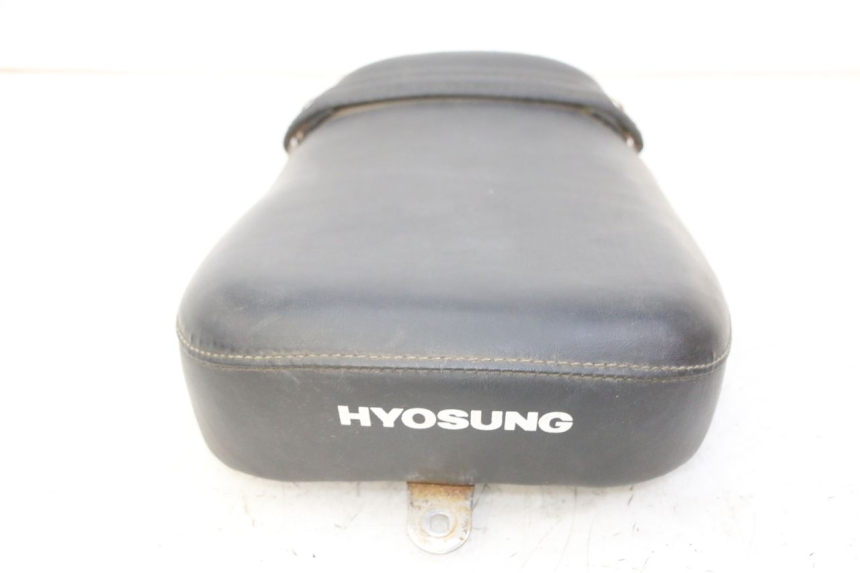 photo de BANCO TRASEIRO HYOSUNG GV AQUILA 125 (2000 - 2009) - Estado da superfície