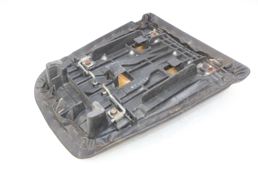 photo de BANCO TRASEIRO HONDA CBR RR FIREBLADE 900 (1992 - 1994) - Detalhes característicos