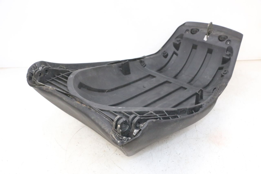 photo de BANCO TRASEIRO JM MOTORS GTS 125 (2015 - 2019) - Outro ângulo de visão