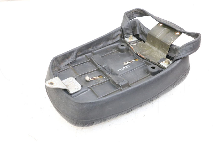 photo de BANCO TRASEIRO SUZUKI GZ MARAUDER 125 (1998 - 2004) - Zoom do estado de desgaste