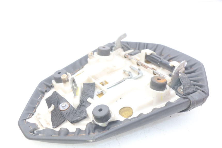 photo de BANCO TRASEIRO YAMAHA MT-07 MT07 ABS 700 (2014 - 2017) - Zoom do estado de desgaste