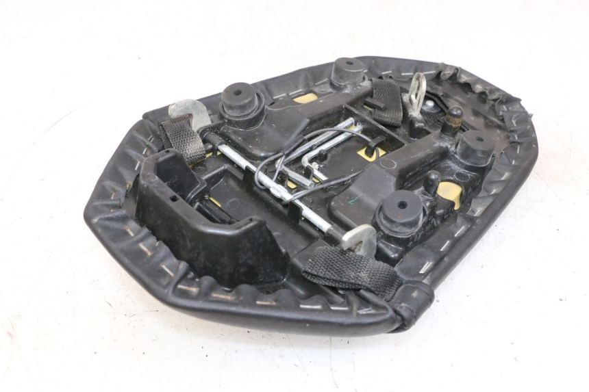photo de BANCO TRASEIRO YAMAHA MT-07 MT07 ABS 700 (2018 - 2020) - Zoom do estado de desgaste