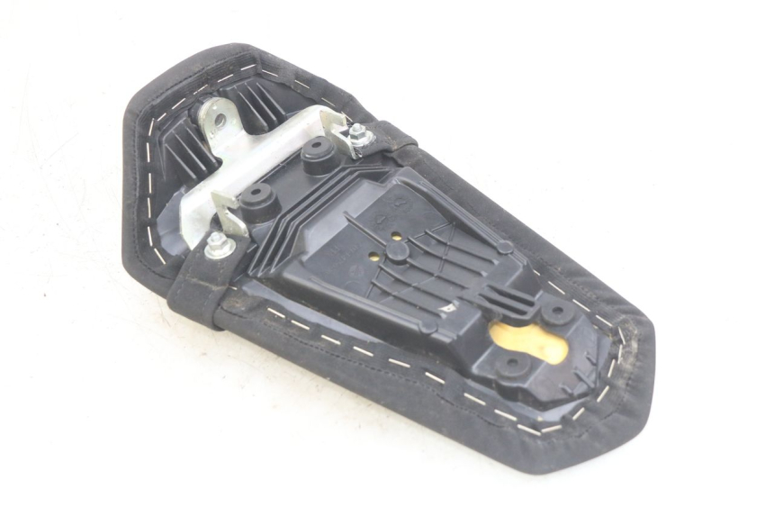 photo de BANCO TRASEIRO YAMAHA MT ABS 125 (2014 - 2018) - Zoom do estado de desgaste