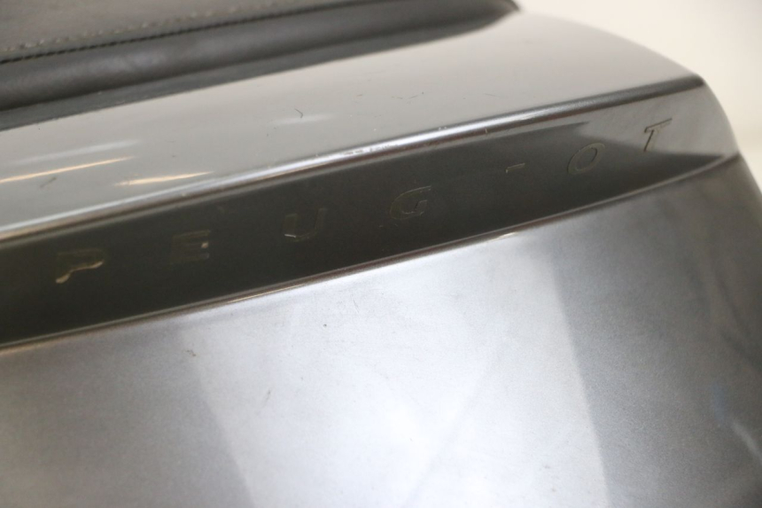 photo de BANCO TRASEIRO PEUGEOT SATELIS 125 (2010 - 2012) - Estado da superfície