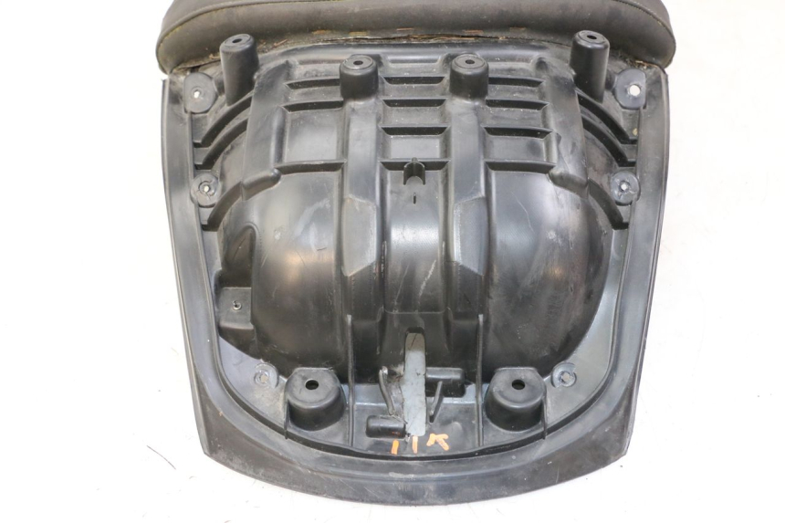 photo de BANCO TRASEIRO PEUGEOT SATELIS 125 (2013 - 2018) - Vista de perto