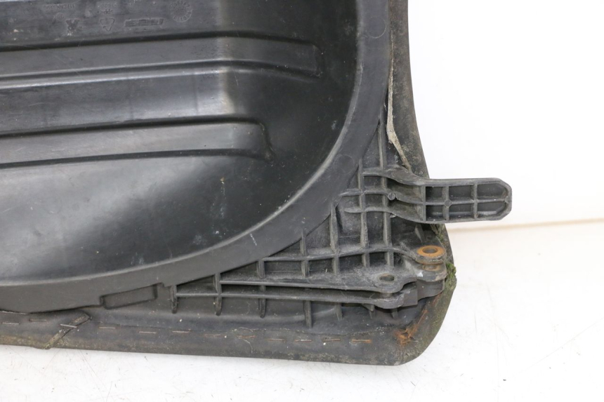 photo de BANCO TRASEIRO PEUGEOT SATELIS 125 (2013 - 2018) - Pontos de fixação