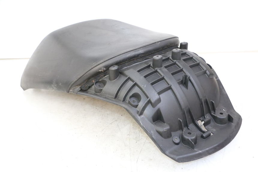 photo de BANCO TRASEIRO PEUGEOT SATELIS COMPRESSOR K15 125 (2006 - 2009) - Detalhes característicos