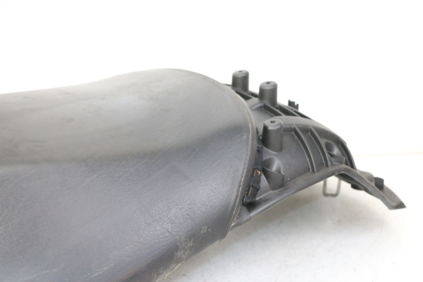 photo de BANCO TRASEIRO PEUGEOT SATELIS COMPRESSOR K15 125 (2006 - 2009) - Ampliação dos componentes