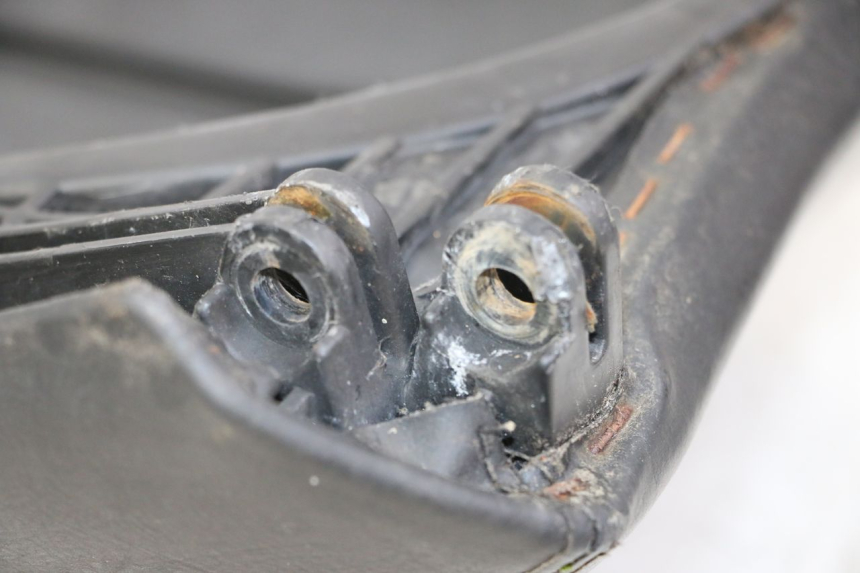 photo de BANCO TRASEIRO PEUGEOT SATELIS COMPRESSOR K15 125 (2006 - 2009) - Outro ângulo de visão