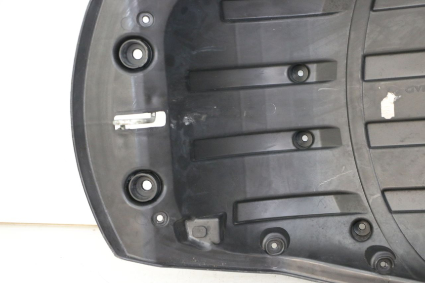 photo de BANCO TRASEIRO PEUGEOT SATELIS COMPRESSOR K15 125 (2006 - 2009) - Pontos de fixação