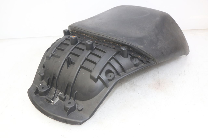 photo de BANCO TRASEIRO PEUGEOT SATELIS 125 (2010 - 2012) - Detalhes característicos
