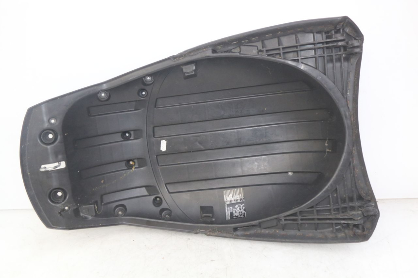 photo de BANCO TRASEIRO PEUGEOT SATELIS 125 (2010 - 2012) - Pontos de fixação