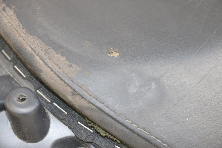 photo de BANCO TRASEIRO PEUGEOT SATELIS 125 (2010 - 2012) - Pontos de fixação