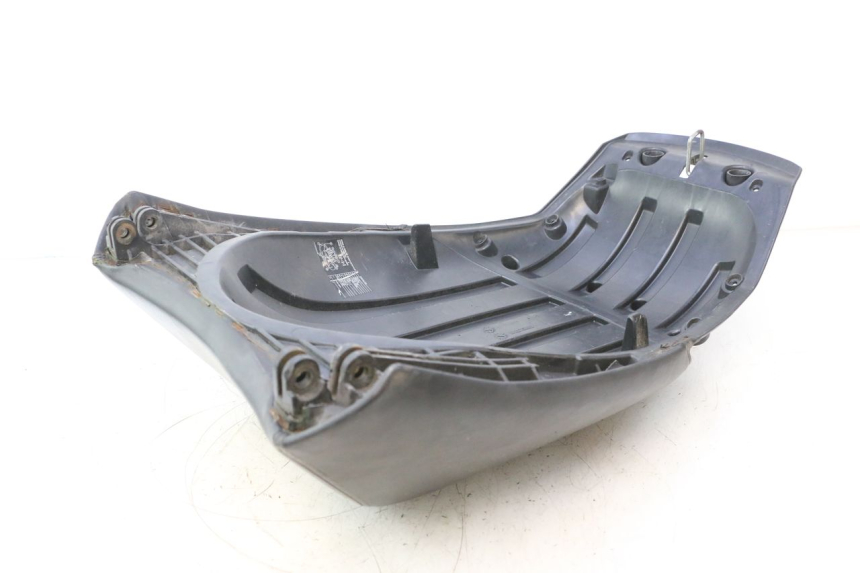 photo de BANCO TRASEIRO PEUGEOT SATELIS 125 (2006 - 2009) - Detalhe da peça
