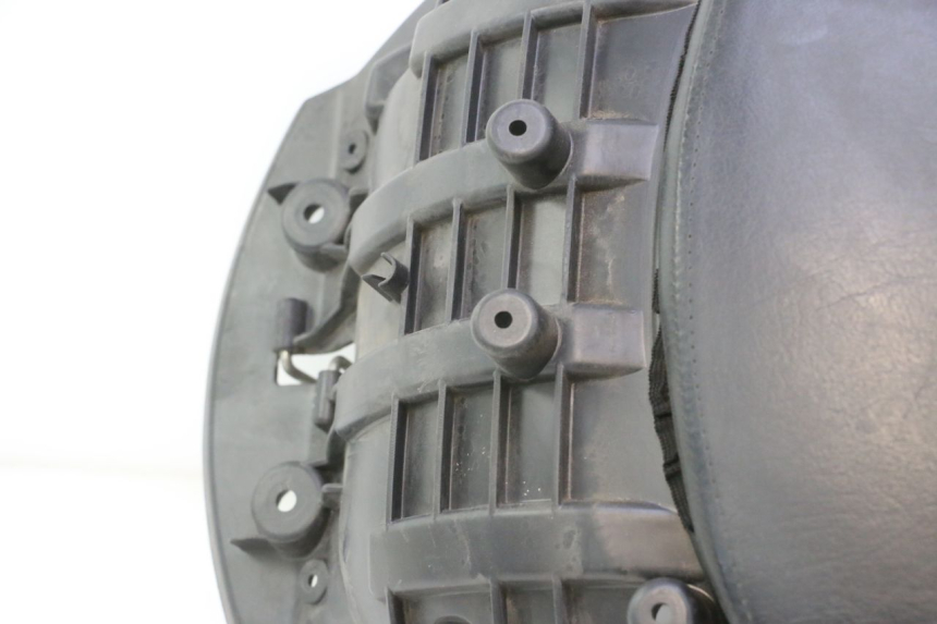 photo de BANCO TRASEIRO PEUGEOT SATELIS 125 (2006 - 2009) - Detalhes característicos